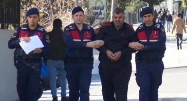 Hatay'da yıkılan binanın müteahhidi 'depremzede' olarak kaldığı otelde yakalandı
