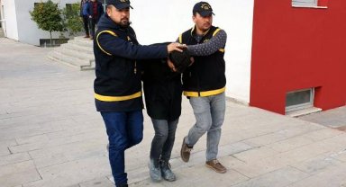 Hatay'daki enkazdan çaldığı kredi kartlarıyla harcama yaptı, polise yakalandı