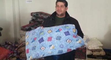 Hataylı depremzedeye verilen yastıktan altın çıktı
