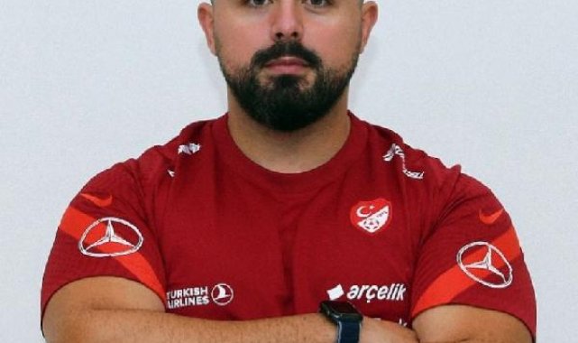 Hatayspor Antrenörü Murat Bel ve ailesi enkazdan çıkarıldı, durumları iyi