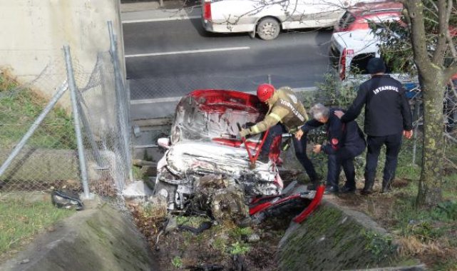 Hurdaya dönen otomobilden burnu bile kanamadan çıktı