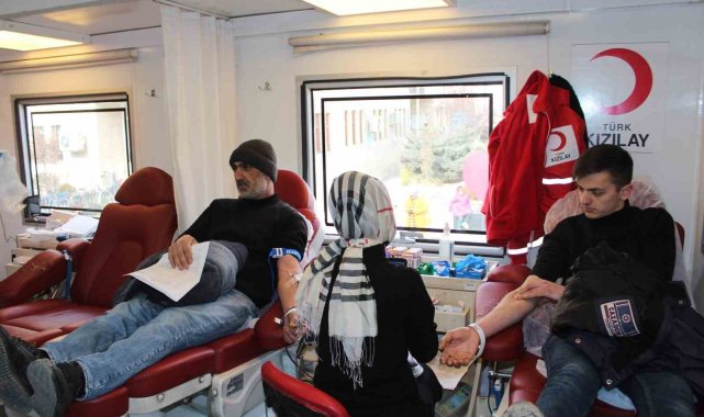 Iğdır'da Kızılay'a kan bağışı