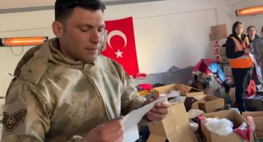 İki kardeş, kumbaralarında biriktirdiği parayı depremzedelere gönderdi