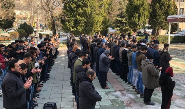 Irak Türkmenleri, felakette hayatını kaybedenler için gıyabi cenaze namazı kıldı