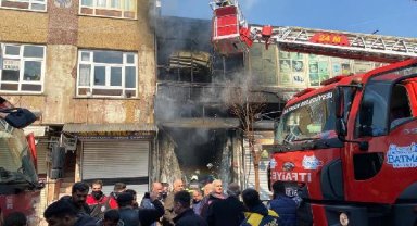 İş merkezinde çıkan yangında 5 iş yeri zarar gördü