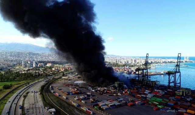 İskenderun Limanı'ndaki yangına ekipler havadan ve karadan müdahale ediyor