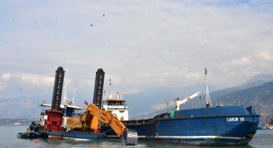 İskenderun'da balıkçı barınağı yardım gemileri için derinleştiriliyor