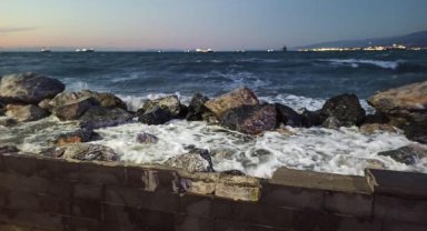 İskenderun'da deniz seviyesi yükseldi