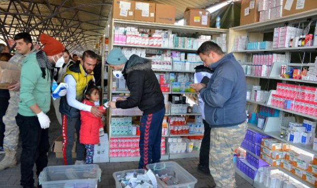 İskenderun'da depremzede eczacılar, konteyner eczane kurdu