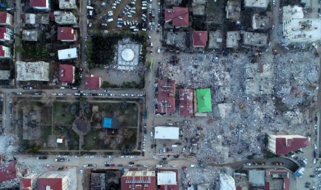 İslahiye'de depremzedeler çadır kente yerleştirildi, asker çorba dağıttı