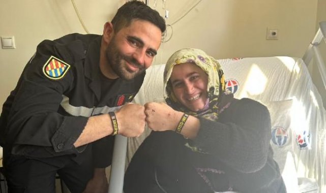 İspanyol ekip enkazdan çıkardıkları depremzedeleri ziyaret etti