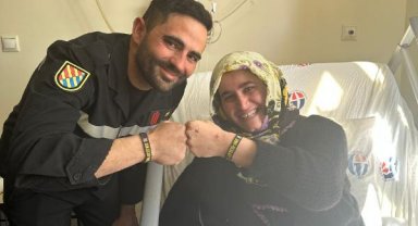 İspanyol ekip enkazdan çıkardıkları depremzedeleri ziyaret etti
