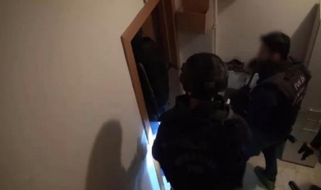 İstanbul'da DEAŞ operasyonunda 15 şüpheli tutuklandı;konsolosluklara yönelik tehdit tespit edilemedi