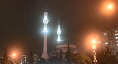 İstanbul'da deprem bölgesinde hayatını kaybedenler için sela okundu