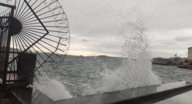 İstanbul'da fırtına; bazı vapur seferleri yapılamıyor