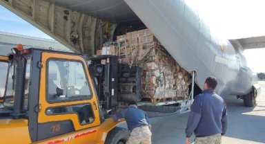 İstanbul'dan deprem bölgesine bin 400 portatif yatak ve çok sayıda hilti gönderildi