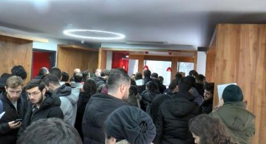 İstanbullular depremde yaralananlar için kan vermeye koştu