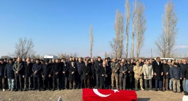 İzinli gittiği Hatay'daki depremde ölen polis memuru, toprağa verildi