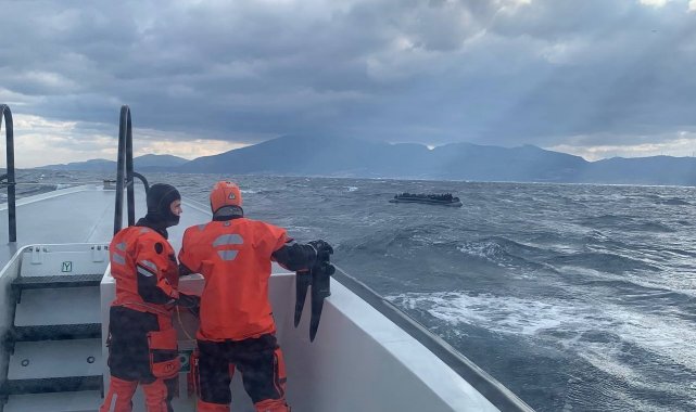 İzmir'de 50 göçmen kurtarıldı