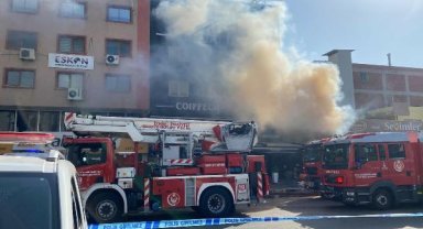 İzmir'de kozmetik mağazasının deposunda yangın