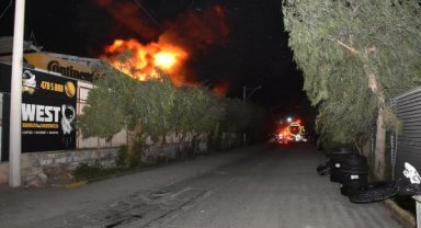 İzmir'de lastik bayisinde yangın