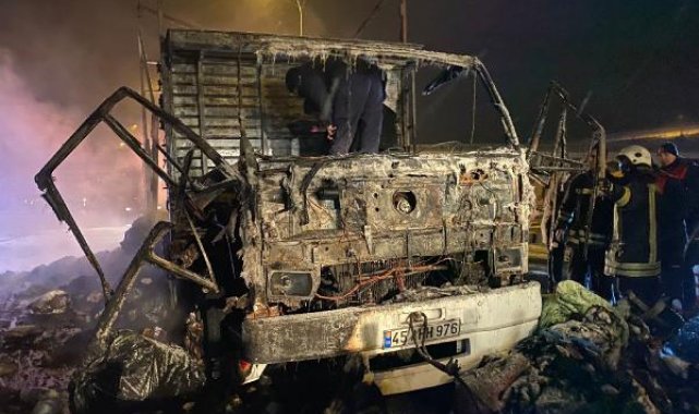 İzmir'den deprem bölgesine giden yardım TIR'ı yandı
