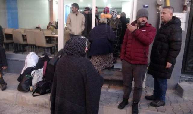 İzmir'e depremzedeler yerleştiriliyor; 'Depremin sesi hala kulağımda'