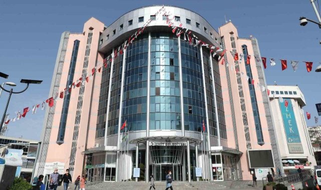 İzmit Belediyesi'nden deprem bölgesine yardım kampanyası