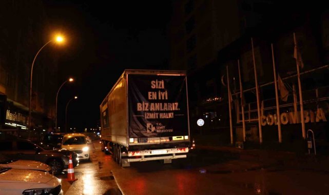 İzmit Belediyesi'nin 2 yardım tırı afet bölgesine ulaşmak üzere