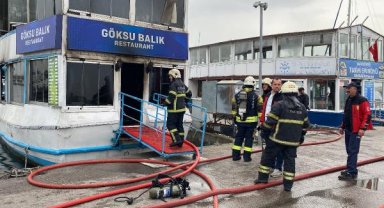 İzmit'te balık restoranı olarak kullanılan tekne yandı