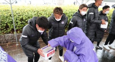 Japon ekibi Sanfrecce Hiroshima, depremzedeleri unutmadı