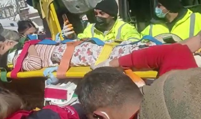 JÖH timleri 177 saat sonra enkazdan 7 yaşındaki Hivay'ı sağ olarak çıkardı