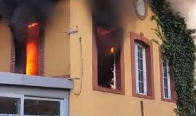 Kadıköy'de metruk karakol binasında yangın