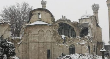 Kahramanmaraş merkezli 7.4 büyüklüğünde deprem; 5 bölge sallandı, çok sayıda ilde yıkım var