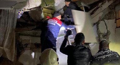 Kahramanmaraş merkezli 7.4 büyüklüğünde deprem; 5 bölge sallandı, çok sayıda ilde yıkım var