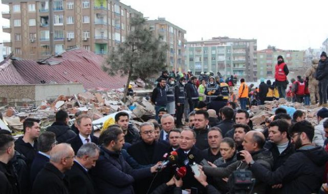 Kahramanmaraş'ta 7.7 ve 7.6 büyüklüğünde 2 deprem; 5 bölge sallandı, çok sayıda ilde yıkım var