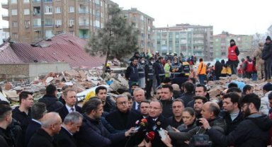 Kahramanmaraş'ta 7.7 ve 7.6 büyüklüğünde 2 deprem; 5 bölge sallandı, çok sayıda ilde yıkım var