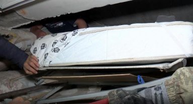 Kahramanmaraş'ta 7.7 ve 7.6 büyüklüğünde 2 deprem; 5 bölge sallandı, çok sayıda ilde yıkım var