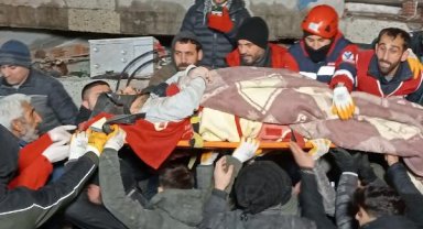 Kahramanmaraş'ta 7.7 ve 7.6 büyüklüğünde 2 deprem; 5 bölge sallandı, çok sayıda ilde yıkım var