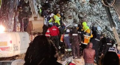 Kahramanmaraş'ta 7.7 ve 7.6 büyüklüğünde 2 deprem; 5 bölge sallandı, çok sayıda ilde yıkım var