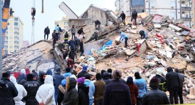 Kahramanmaraş'ta 7.7 ve 7.6 büyüklüğünde 2 deprem; 5 bölge sallandı, çok sayıda ilde yıkım var