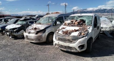 Kahramanmaraş'ta depremde binlerce araç da hasar gördü