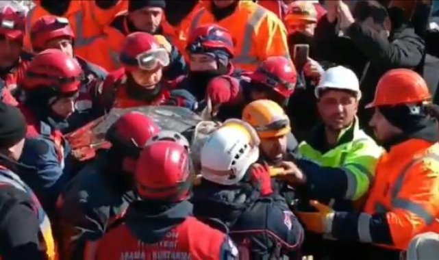 Kahramanmaraş'ta depremin 80'inci saatinde 2 kadın kurtarıldı