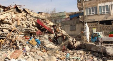 Kahramanmaraş'ta enkaz alanları ilaçlandı