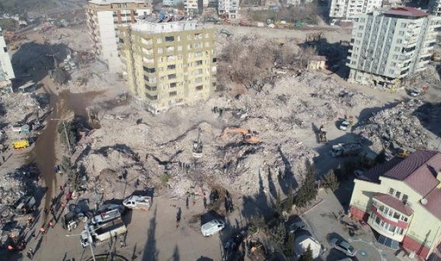Kahramanmaraş'ta enkaz kaldırma çalışmalarına başlandı