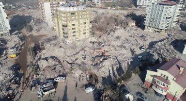 Kahramanmaraş'ta enkaz kaldırma çalışmalarına başlandı