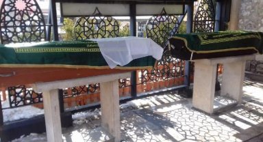 Kahramanmaraş'ta enkazda kalan vergi dairesi grup müdürü ile kızı toprağa verildi