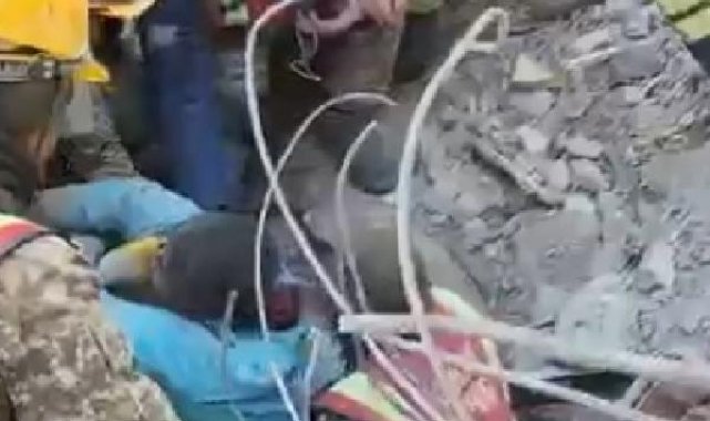 Kahramanmaraş'ta Hatice, 180'inci saatte enkazdan kurtarıldı