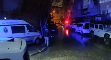 Kahvehanede pusu kurup, kadını vurdu