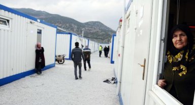 Kalyon Holding'in kurduğu konteyner kente depremzedeler yerleşiyor
